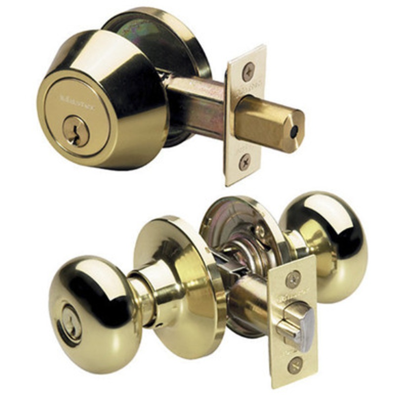 Master Lock BCC0603KA4 Biscuit Combo Pack Door Knob & Deadbolt KW1 – Entry – Grade 3 – Polished Brass