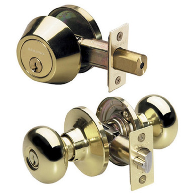 Master Lock BCC0603KA4S Biscuit Combo Pack Door Knob & Deadbolt SC1 – Entry – Grade 3 – Polished Brass